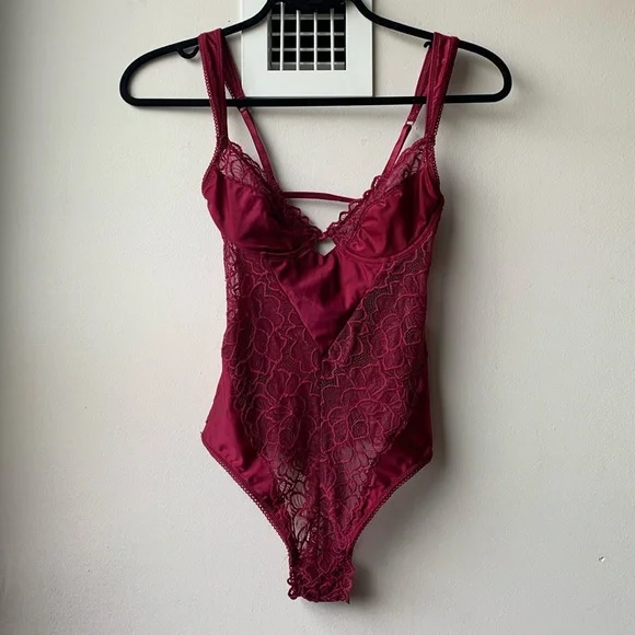 Out From Under by Urban Outfitters Burgundy Lace Thong Underwire Teddy - Picture 2 of 16